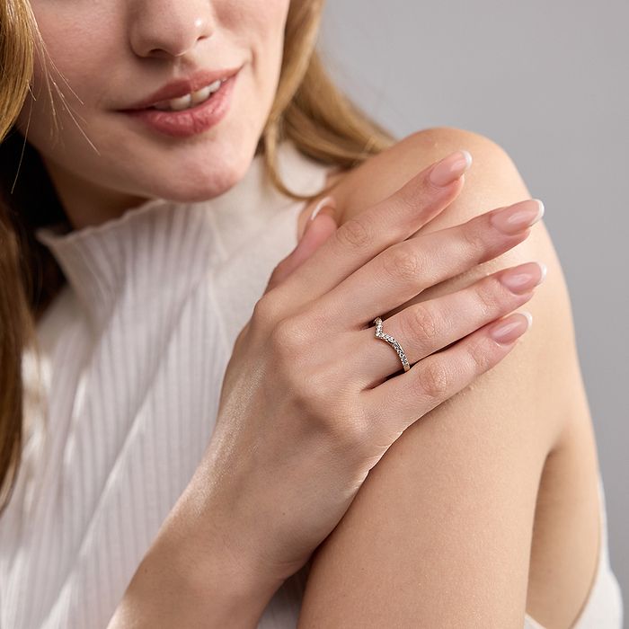 Ribbon Curve Round Stackable Ring